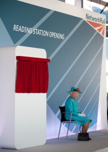 Isabel II inaugura Reading Station